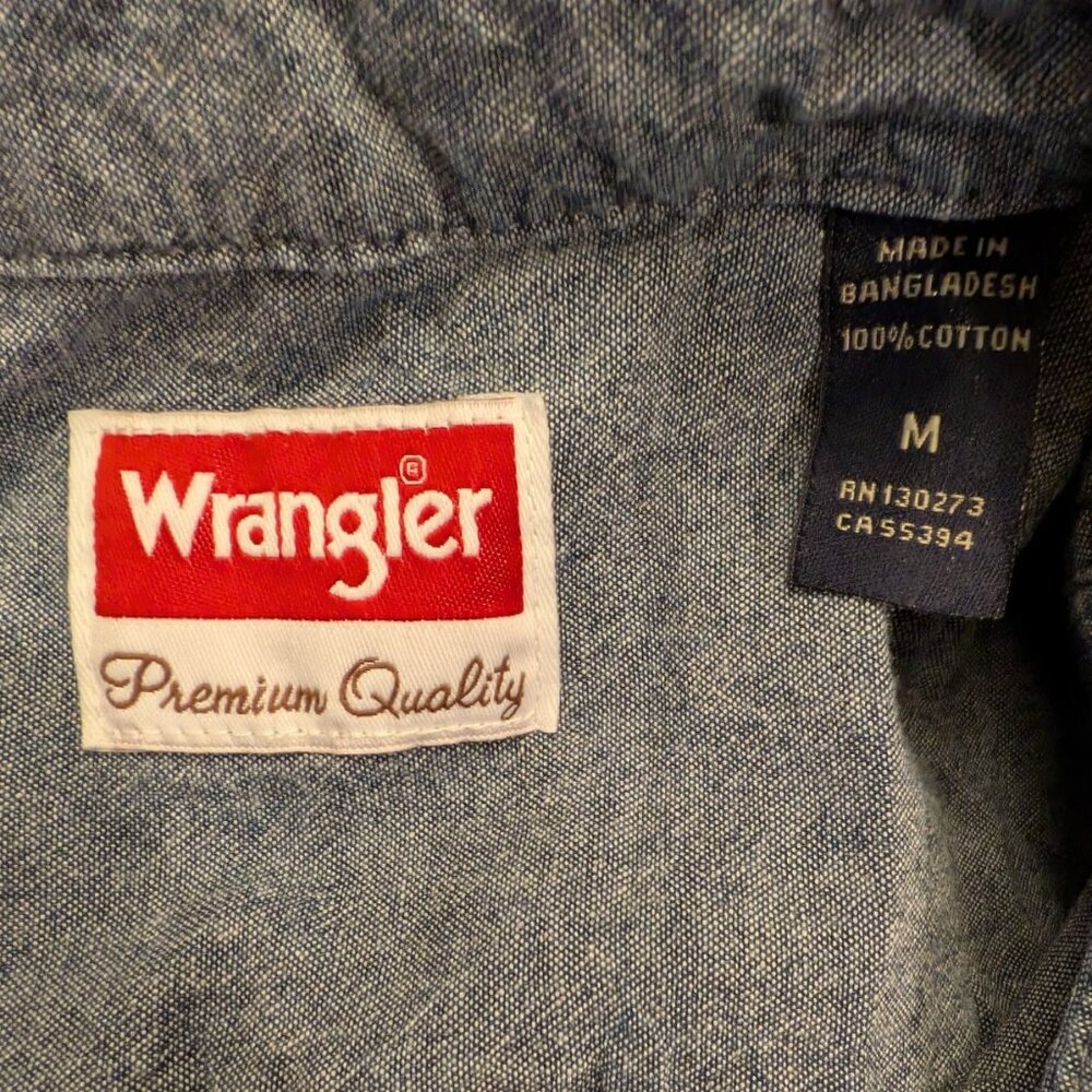 Wrangler 100% Cotton Chambray Short Sleeve Button Down, Size M, EUC! - Picture 4 of 4